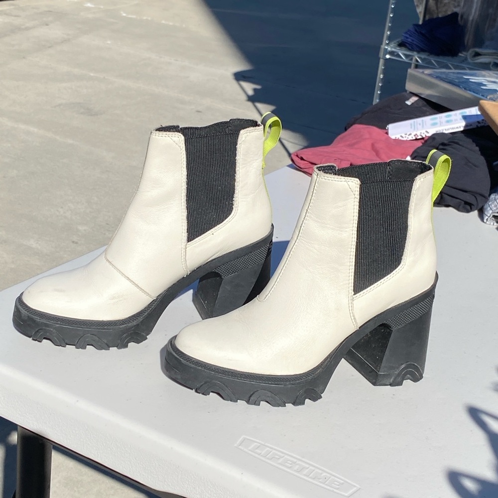 Sorel - Women's Cream Chelsea Lug Heel Ankle Boots